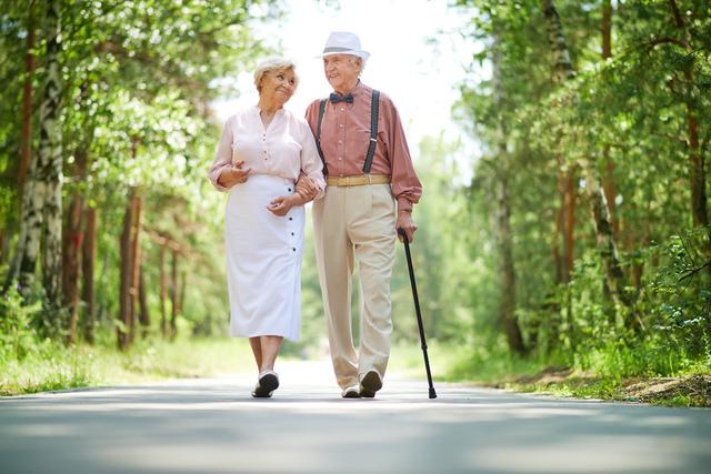 老年人散步有讲究 四种散步法最养身体