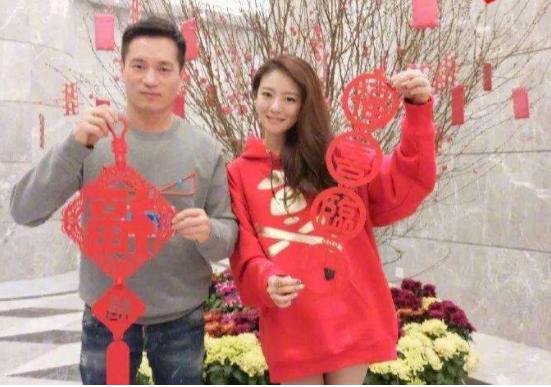 40岁安以轩产后亮相,生子奖励5.4亿,传暗恋5年汪小菲20天闪婚大S