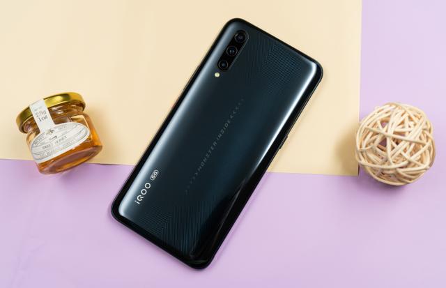 vivo 5G手机盘点,三款机型各怀绝技,就此告别“选择困难症”
