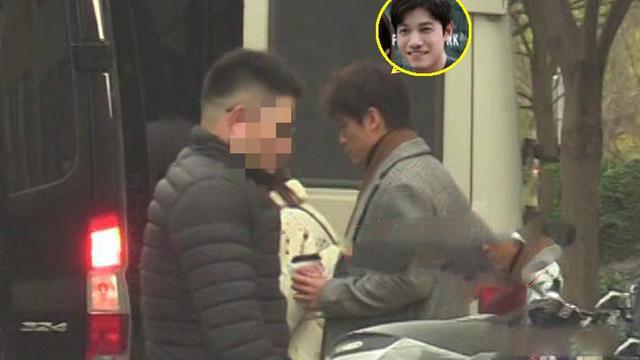 陈乔恩艾伦甜蜜约会,穿情侣大秀恩爱,男友举止很贴心
