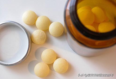 年龄大了就容易腰痛、腿疼,有些老人还容易骨折,这是为什么呢