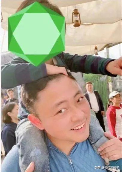 出来游玩纪晓波只看手机不管孩子?吴佩慈晒照反驳:最好的爸爸