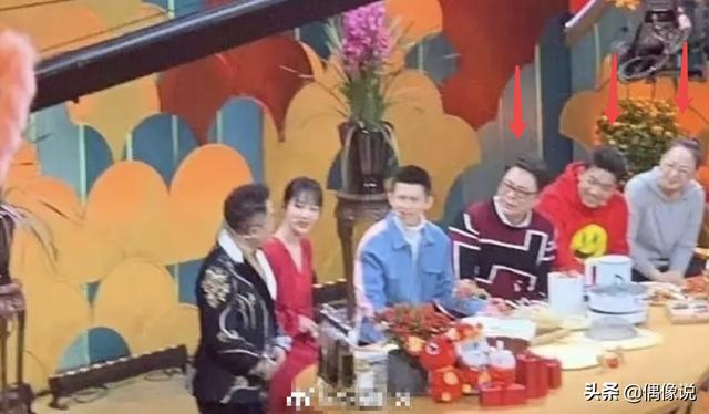 杨紫和张一山同台录制北京卫视春晚，两人甜蜜牵手，身高很般配