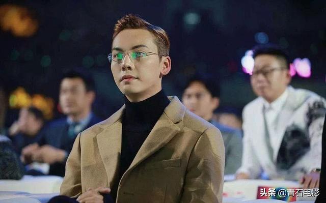 近视明星盘点:热巴1000度,刘昊然看不清电脑,陈伟霆把酒倒撒