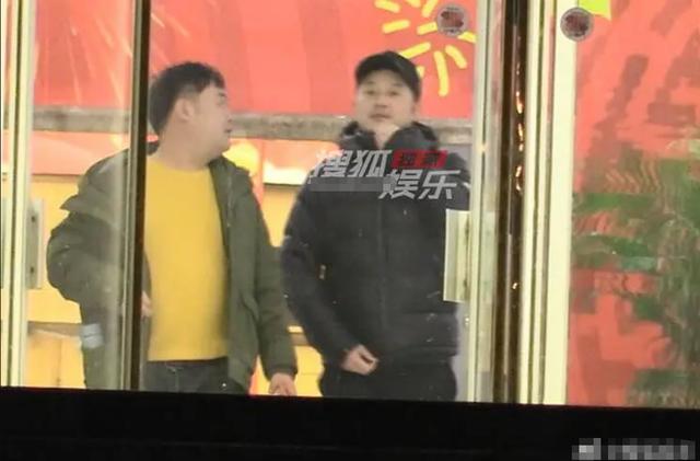 春晚联排下班生图,刘涛太有大佬气息,肖战腿好长走路一阵风一样