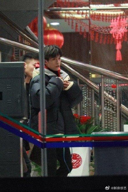 春晚联排下班生图,刘涛太有大佬气息,肖战腿好长走路一阵风一样