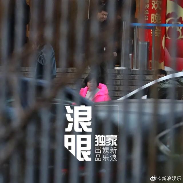 春晚联排下班生图,刘涛太有大佬气息,肖战腿好长走路一阵风一样