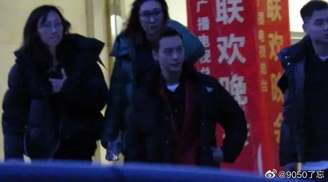 春晚联排下班生图,刘涛太有大佬气息,肖战腿好长走路一阵风一样