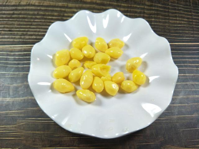 炒青菜时,学会1个小技巧,菜叶绿的油亮不发黑,出锅又脆又香