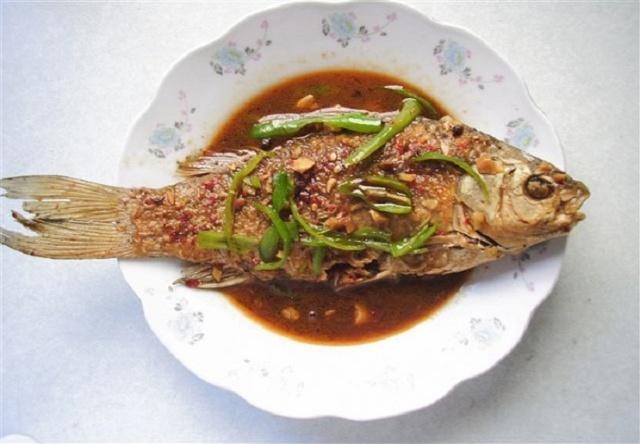 不管煎什么鱼,只要牢记这2步,鱼皮不破不粘锅,还没一点腥味