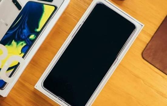 三星也有“真香机”，翻盖式的拍照设计，自拍效果堪称无敌
