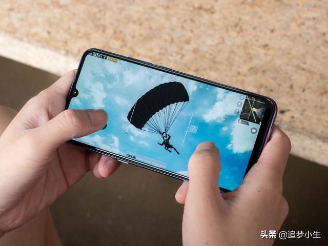 双12不买后悔的手机,120度的超广角镜头,价位同一等级完胜
