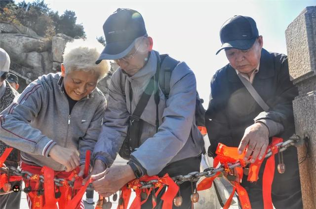 祈福、逛庙会,过一个红红火火的中国年