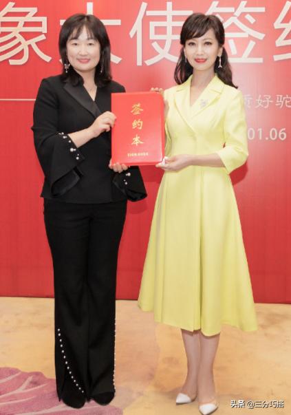 赵雅芝,求你了!别再死磕少女感,黄颜色真不适合60多的女性
