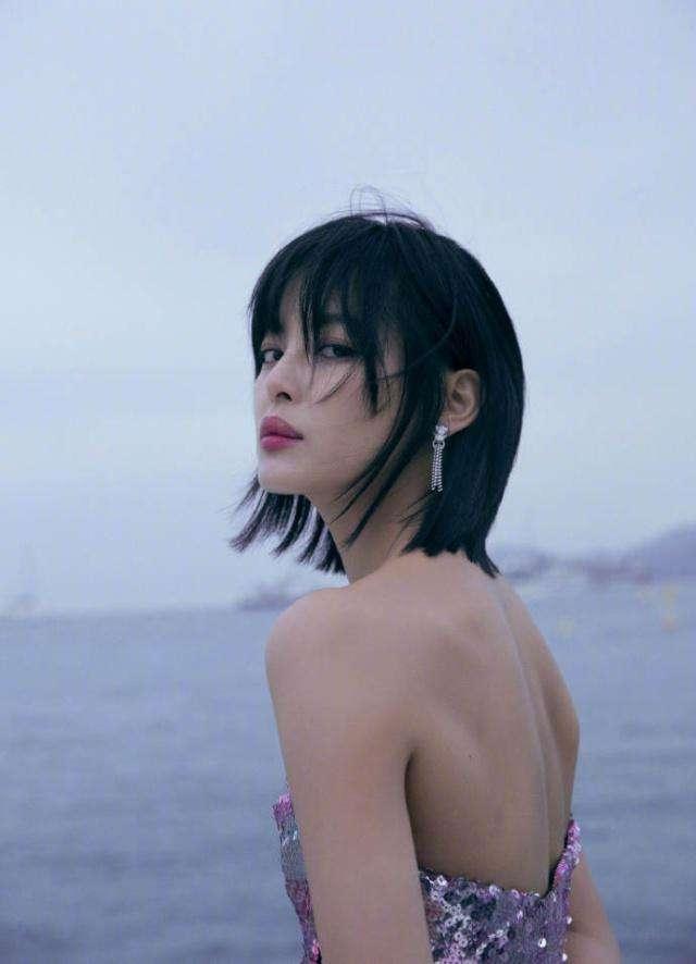 33岁辛芷蕾发福?换新发型脸就肿了,同框蓝盈莹颜值被碾压
