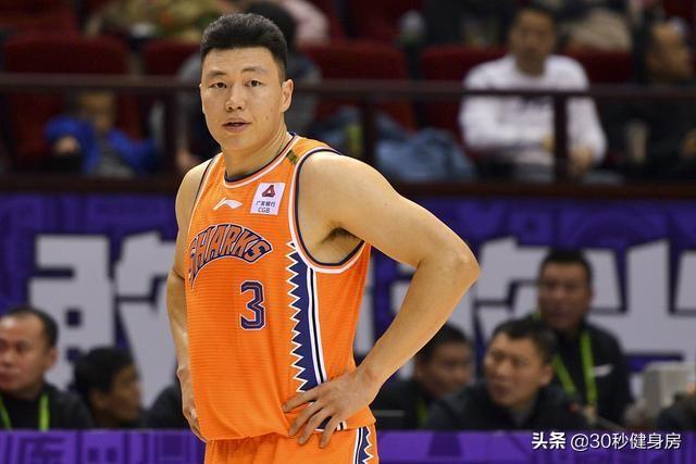 李秋平正式下课!李根3次变化直接反映球队问题,师徒间存在矛盾