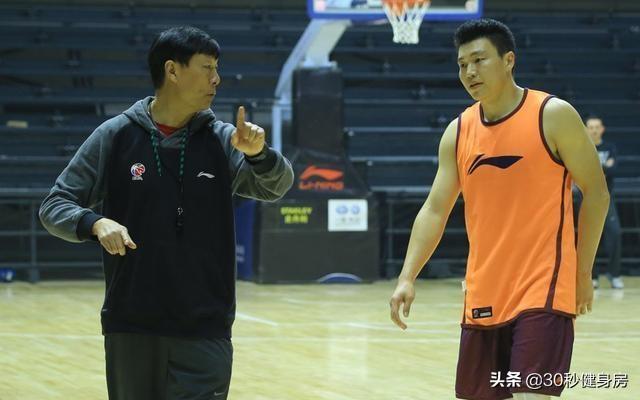 李秋平正式下课!李根3次变化直接反映球队问题,师徒间存在矛盾