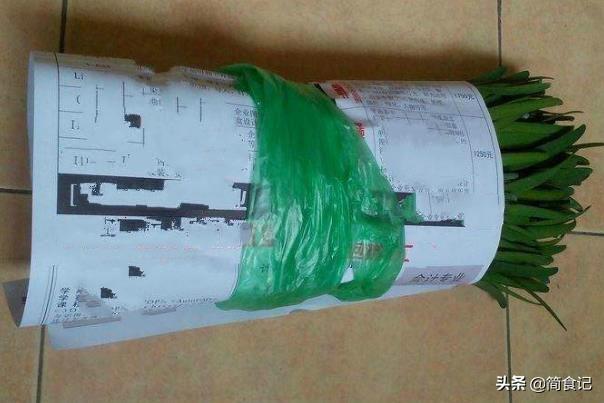 吃不完的韭菜,不要放冰箱!菜农教我土方法,放10天照样新鲜