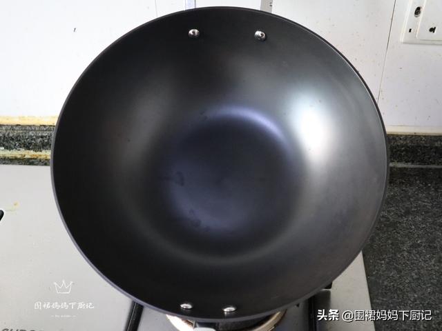 拿到新锅不要直接用,多加一个步骤,锅子不粘、耐用、使用寿命长