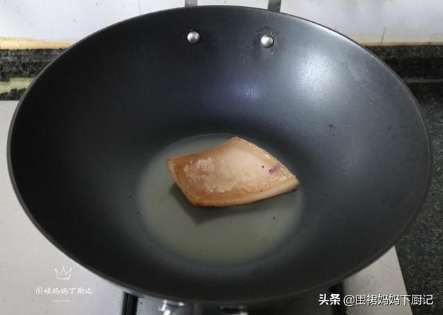 拿到新锅不要直接用,多加一个步骤,锅子不粘、耐用、使用寿命长