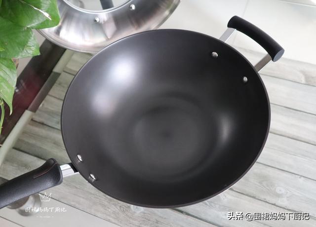拿到新锅不要直接用,多加一个步骤,锅子不粘、耐用、使用寿命长