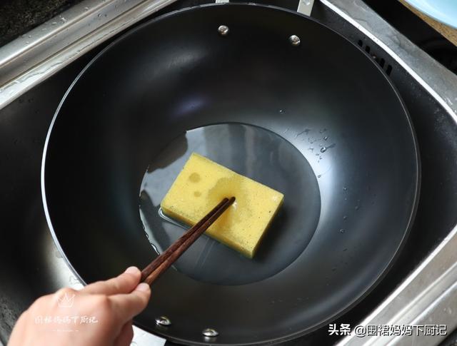 拿到新锅不要直接用,多加一个步骤,锅子不粘、耐用、使用寿命长
