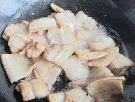 炒木耳,总是“噼里啪啦响”?牢记1个妙招,轻松解决,香脆好吃