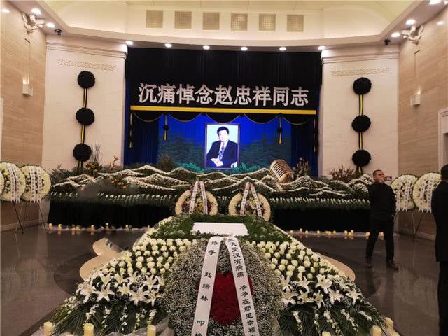 赵忠祥告别仪式儿子发文,倪萍双眼已哭红,杨澜低头黯然哀伤
