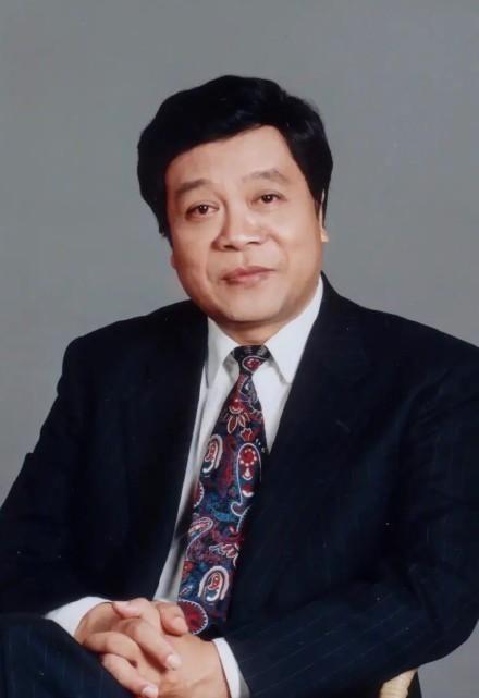 赵忠祥告别仪式儿子发文,倪萍双眼已哭红,杨澜低头黯然哀伤