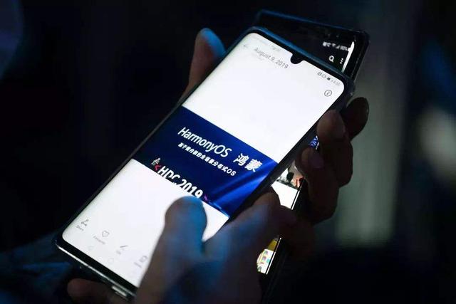 苹果iOS 14曝光,谷歌Android R现身,网友:华为鸿蒙移动系统呢