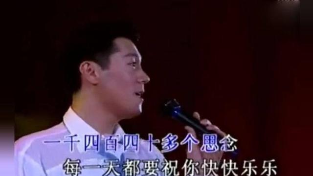 52岁蔡国庆与易烊千玺合影竟不输，23年坚守春晚舞台回忆满满