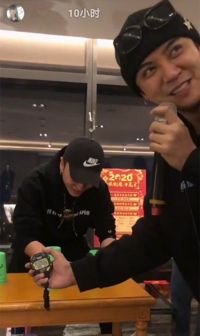 犒劳员工,周杰伦办聚餐,baby杨幂发红包,但和罗志祥比都弱爆了