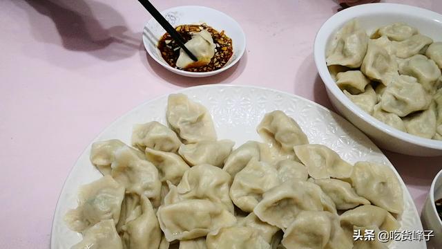 冻饺子如何煮,用冷水还是沸水?教你正确方法,饺子不破皮不露馅