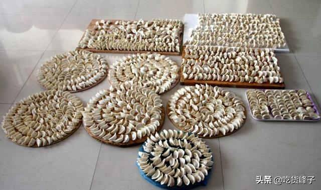 冻饺子如何煮,用冷水还是沸水?教你正确方法,饺子不破皮不露馅
