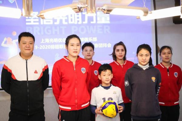 上海女排庆功会，沈富麟提出新赛季新目标：明年拼一个冠军！