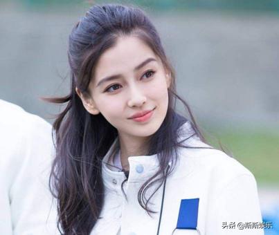 杨颖晒旅行美图,闺蜜颜值超耐打不输她,不愧是姐妹花