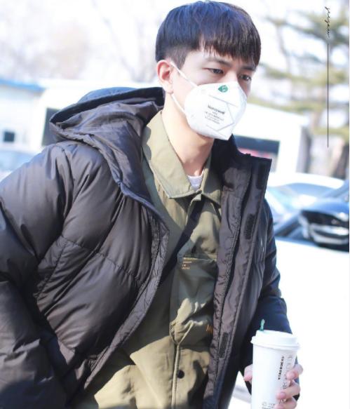 明星口罩已经装备,王俊凯颜值不受影响,肖战海绵口罩不合格