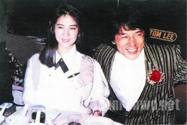 1982年成龙迎娶金马影后林凤娇，为何结婚戒指只是一枚旧指环？