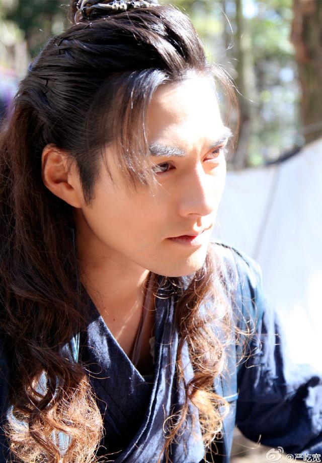 严屹宽长相妖孽,感叹世间有如此英俊的男子