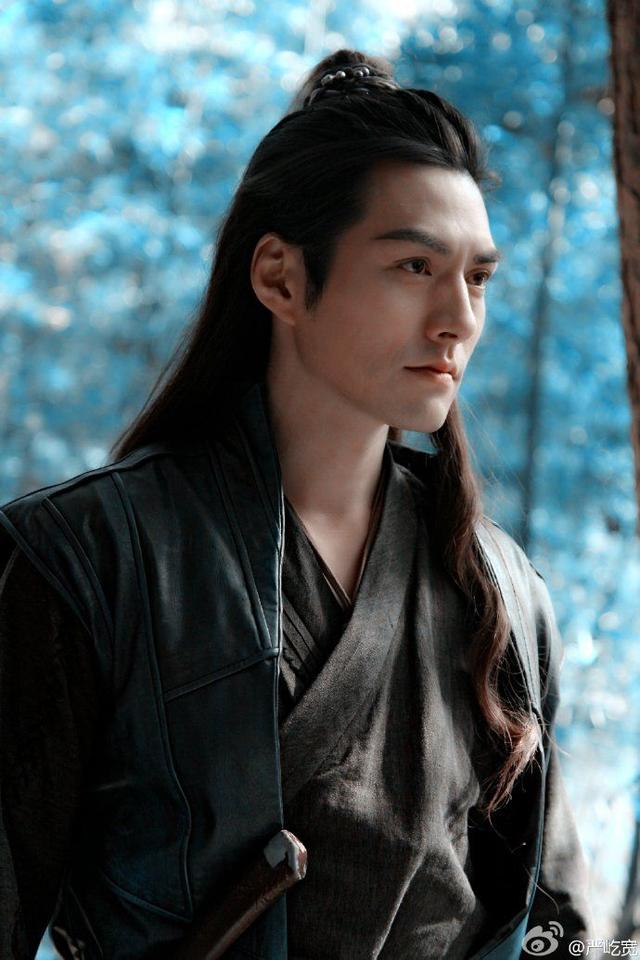 严屹宽长相妖孽,感叹世间有如此英俊的男子