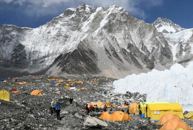 珠峰的300多具遗体,为什么没人来收尸?登山者:不是不去