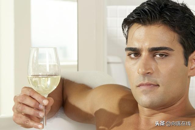 酒后泡澡更易引发心血管疾病