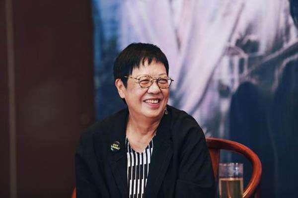 11岁被亲妈送当歌女,穿纸尿裤参加最后一场演唱会,仍尿血不止,