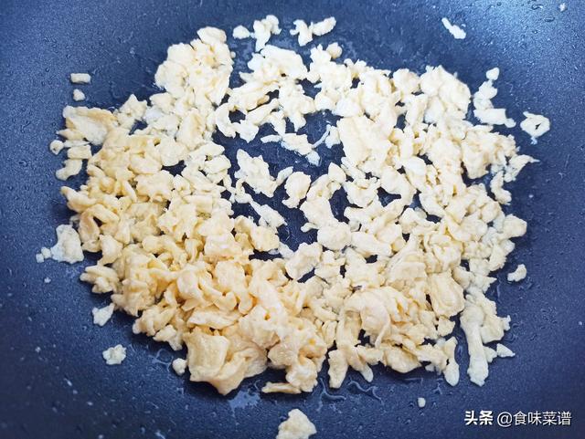 面食最好吃的做法，不用和面不用蒸，外酥里嫩又解馋，5分钟出锅