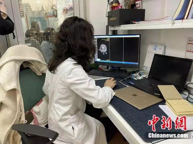争分夺秒!儿科女医生“卸妆救人”感动网友:我得考虑家属感受