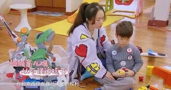 霍思燕春晚被问嗯哼红包去向,嗯哼一番操作简直了:这孩子咋养的