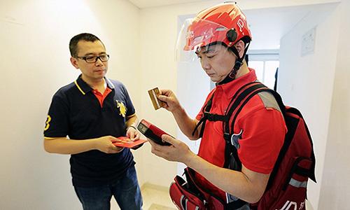 用拼多多的都是“穷人”?三大电商进军下沉市场,挣他们的钱真香