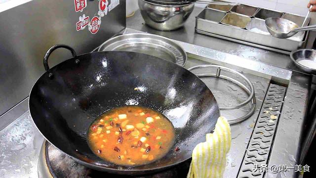 鲫鱼还在炖汤吗,厨师长教你一道新吃法,简单又美味,待客首选菜