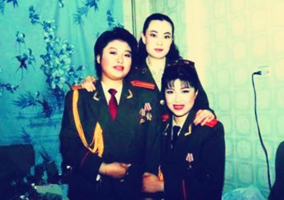 被母亲“抛弃”的韩红,为何愿意倾家荡产的回馈社会?