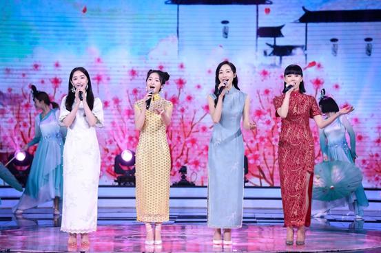 各视春晚大玩跨界,被赞兼具新意与暖意,各种跨界平复家庭矛盾